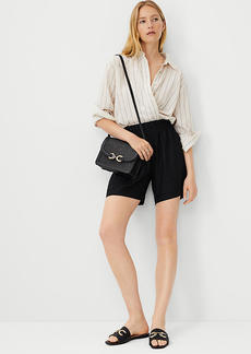 Ann Taylor Petite AT Weekend Patch Pocket Easy Mid Shorts in Linen Blend