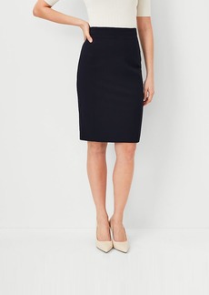 Ann Taylor The Petite Seamed Pencil Skirt in Seasonless Stretch - Curvy Fit