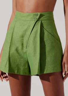 ASTR Kerrigan Pleated Linen Shorts In Green