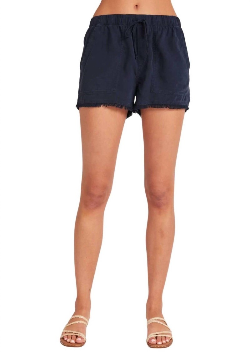 Bella Dahl Frayed Hem Pocket Shorts In Endless Sea