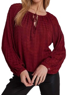 Bella Dahl Houndstooth Tie Front Blouse In Sweet Sangria