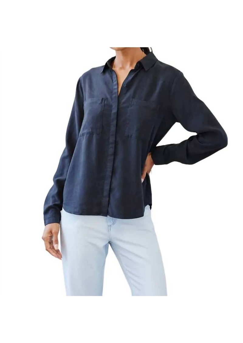 Bella Dahl Two Pocket Classic Button Down Shirt In Black