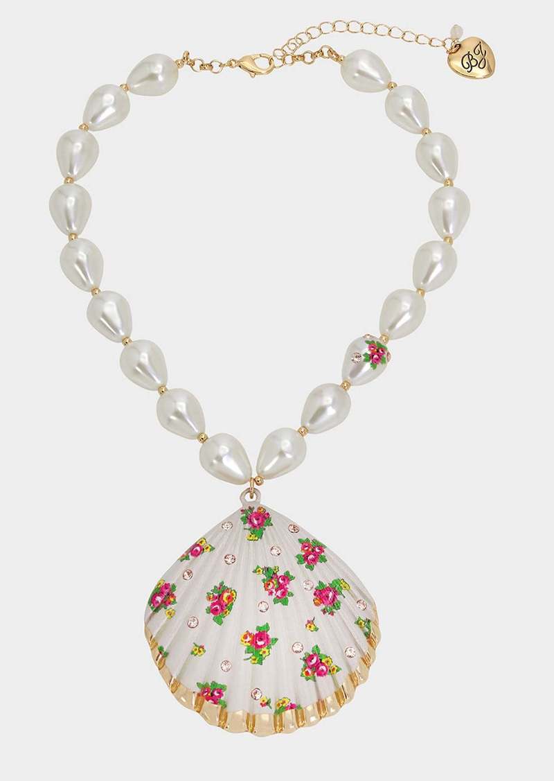 Betsey Johnson Shell Yeah Short Pendant White