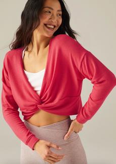Beyond Yoga Do The Twist Cropped Pullover In Paradise Coral