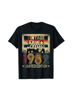 Born In 1982 - Vintage May 42nd Birthday 42 Years Old Retro T-Shirt