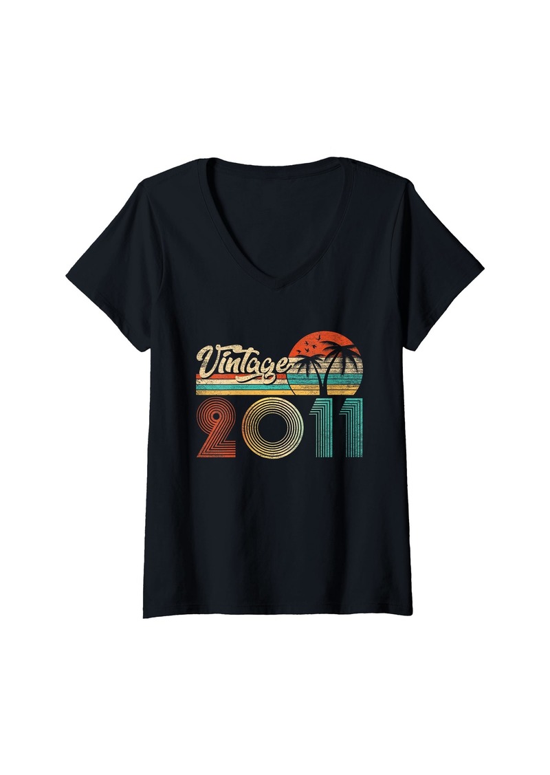 Born Womens 14 Years Old Gifts Vintage 2011 Retro 14th Birthday Gifts V-Neck T-Shirt