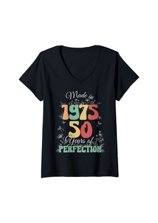 Born Womens 50th Birthday Floral Made in 1975 Gifts 50 Years Old Daisy V-Neck T-Shirt