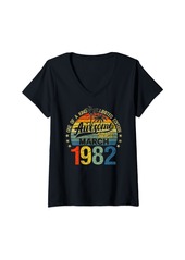 Born Womens Vintage 40 Years Old March 1982 Decorations 40th Birthday V-Neck T-Shirt