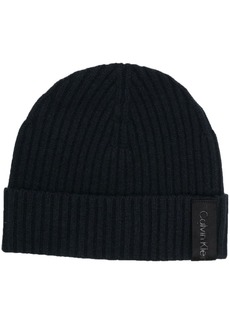 Calvin Klein ribbed-knit logo-patch beanie