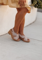 Clarks Women's Giselle Dove Wedge Sandals - Sand Nubuck