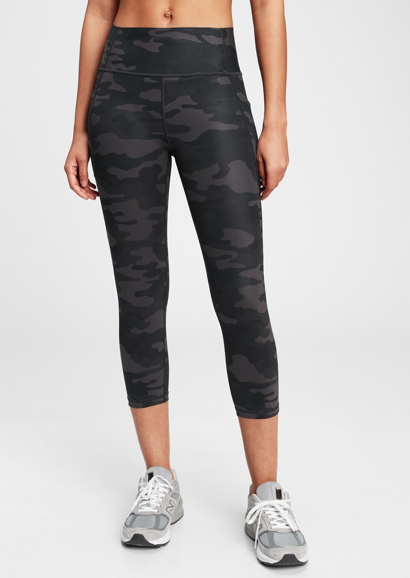 gapfit high rise print capris in sculpt revolution