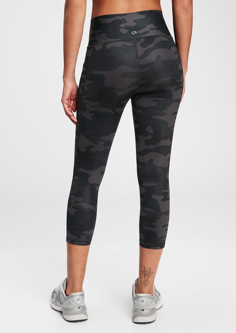 gapfit high rise print capris in sculpt revolution