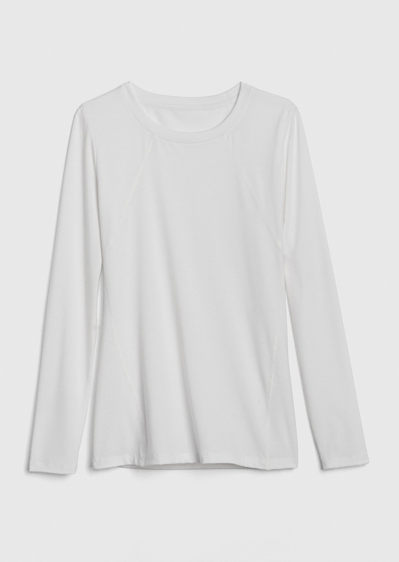 gap maximum heat shirt