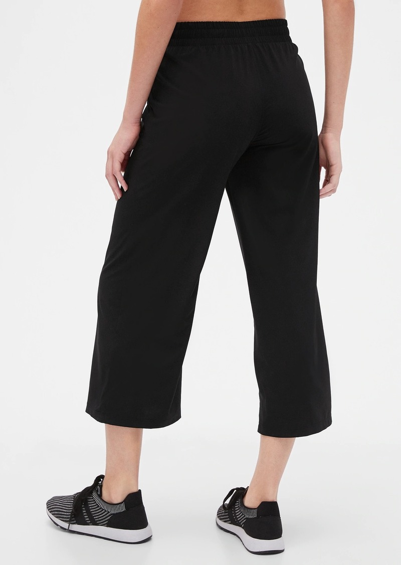 gapfit runaround crop pants