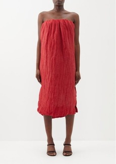 Khaite - Yara Ruched Linen-blend Strapless Dress - Womens - Red