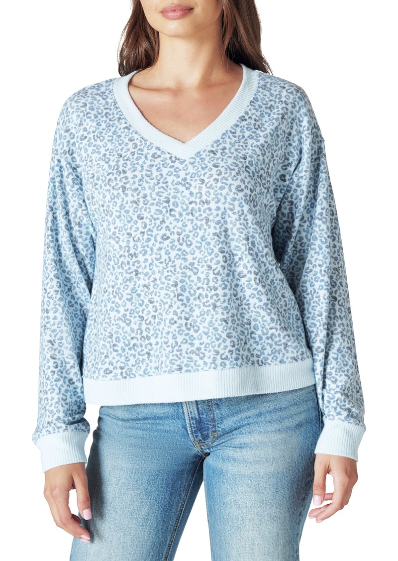 Lucky Brand Cloud Jersey Long Sleeve V-Neck Top in Blue Animal Print at Nordstrom Rack