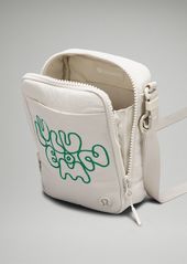 lululemon - Easy Access Crossbody Bag 1.5L - White/Bone/Cascadia Green