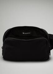 lululemon - Everywhere Belt Bag Large with Long Strap 2L - Black/Neutral