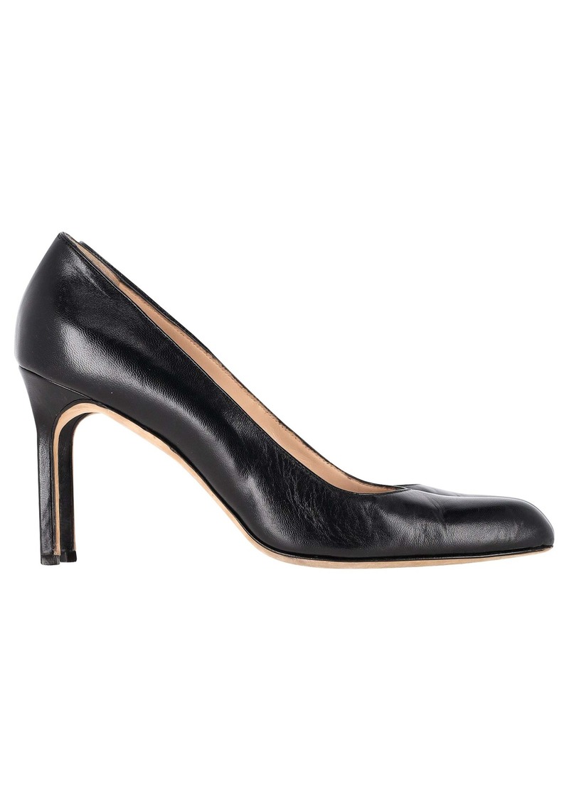 Manolo Blahnik Round-Toe Pumps in Black Leather