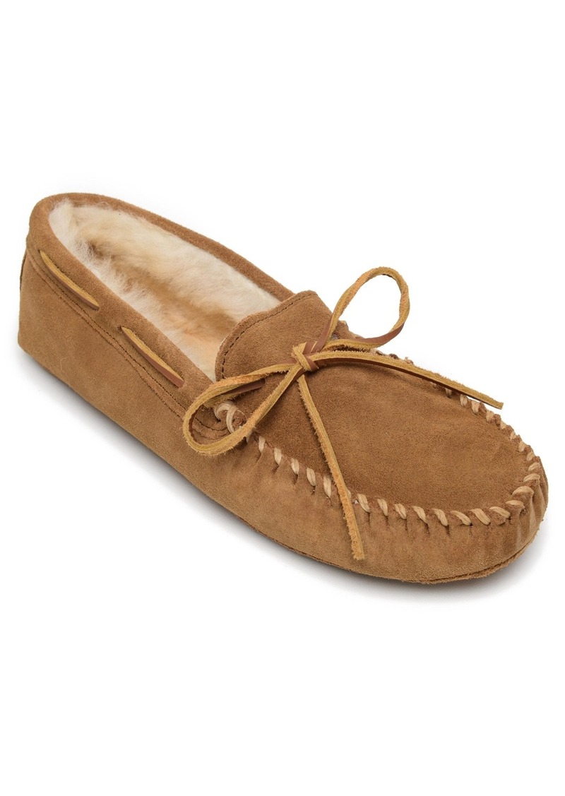 Minnetonka Men's Suede Sheepskin Softsole Slippers - Tan