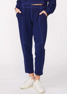Monrow Supersoft Seamed Sweatpants In Navy