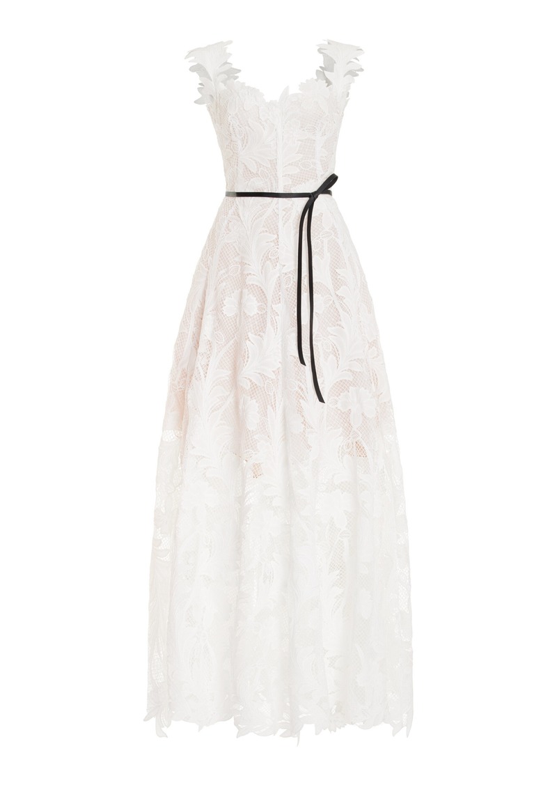 Oscar de la Renta - Embroidered Guipure Lace Gown - White - US 0 - Moda Operandi