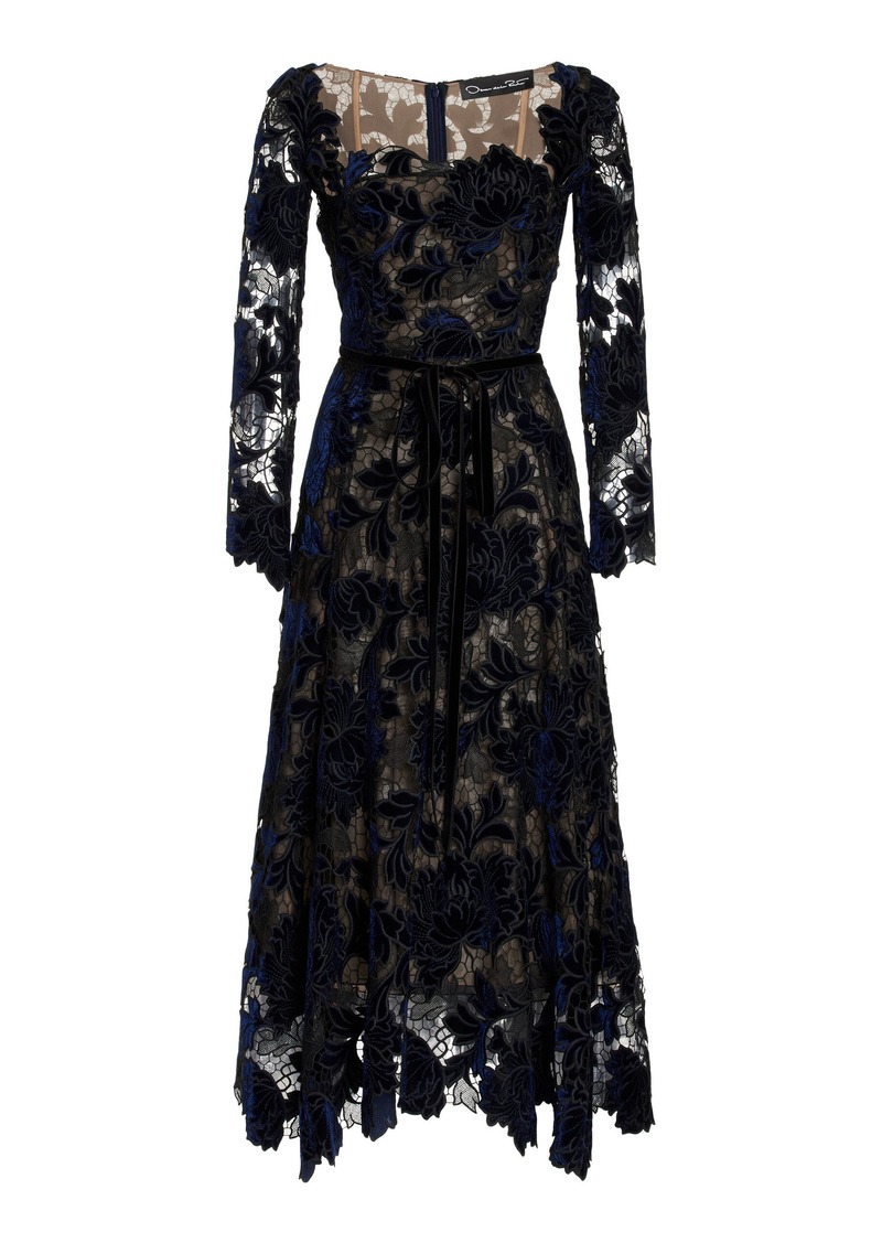 Oscar de la Renta - Peony Velvet Guipure Midi Dress - Navy - US 14 - Moda Operandi