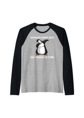 Cute Penguin For Women Mom Zookeeper Penguin Lovers Dabbing Raglan Baseball Tee