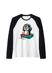Gaming Penguin Gamer Funny Penguin Raglan Baseball Tee