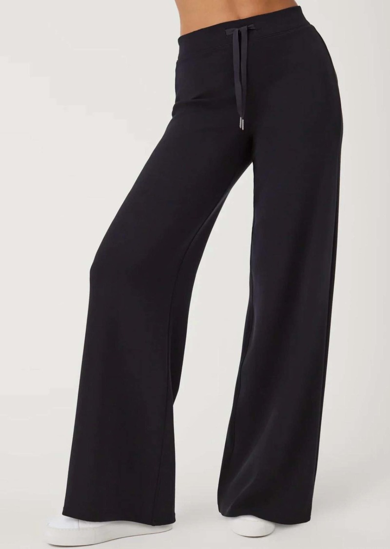 Spanx Air Essentials Wide Leg Pant In Very Black