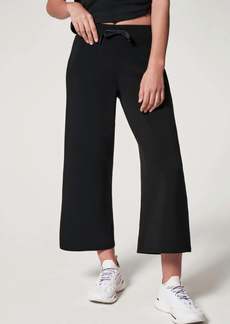Spanx Airessentials Cropped Wide Leg Pant In Very Black