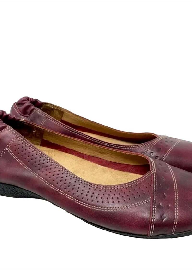 Taos Women's Sleek Ballet Flat Shoes In Wine