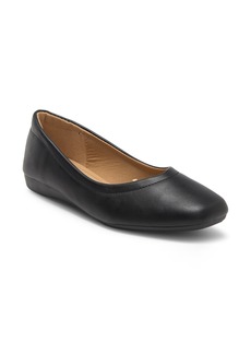 Taryn Rose Faux Leather Flat in Black at Nordstrom Rack