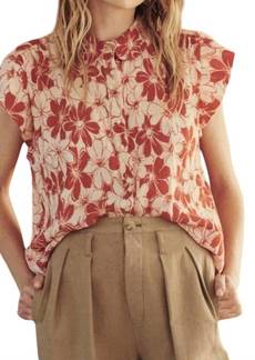 The Great Button Up Wren Top In Burnt Red Hibiscus Flower