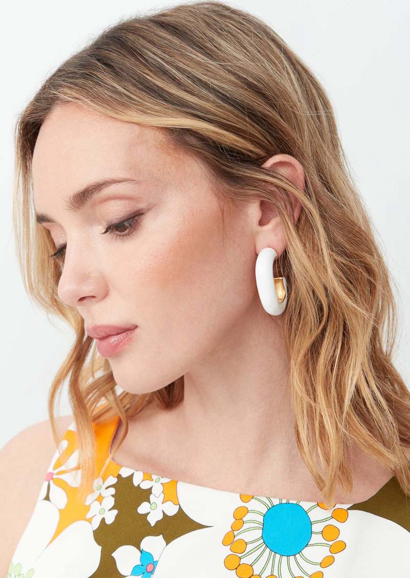 Trina Turk KENNETH JAY LANE  KJL WHITE ENAMEL C HOOP EARRING / WHITE