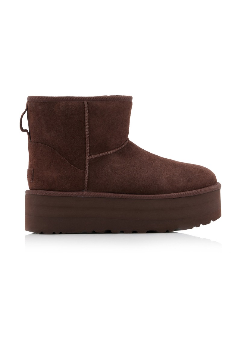 UGG - Classic Mini Platform Shearling Ankle Boots - Brown - US 9 - Moda Operandi