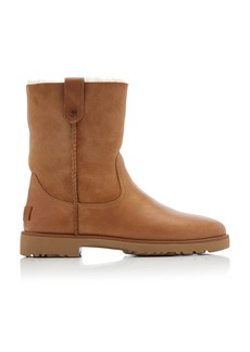 UGG - Women's Romely Short Sheepskin; Leather Boots - Brown - Moda Operandi