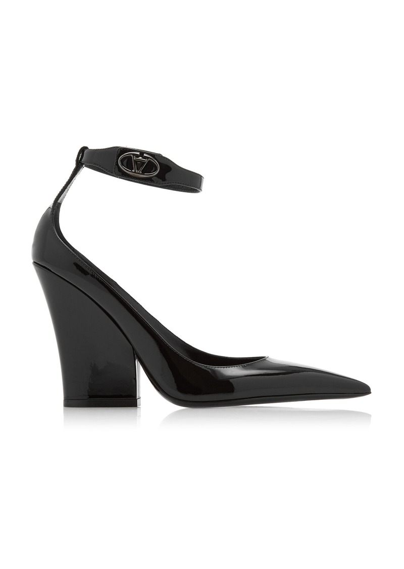 Valentino Garavani - Vlogo Lockette Leather Pumps - Black - IT 37 - Moda Operandi