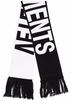 Vetements logo-print fringed scarf