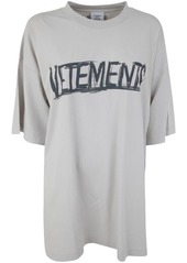 VETEMENTS WORLDTOUR LOGO T-SHIRT CLOTHING