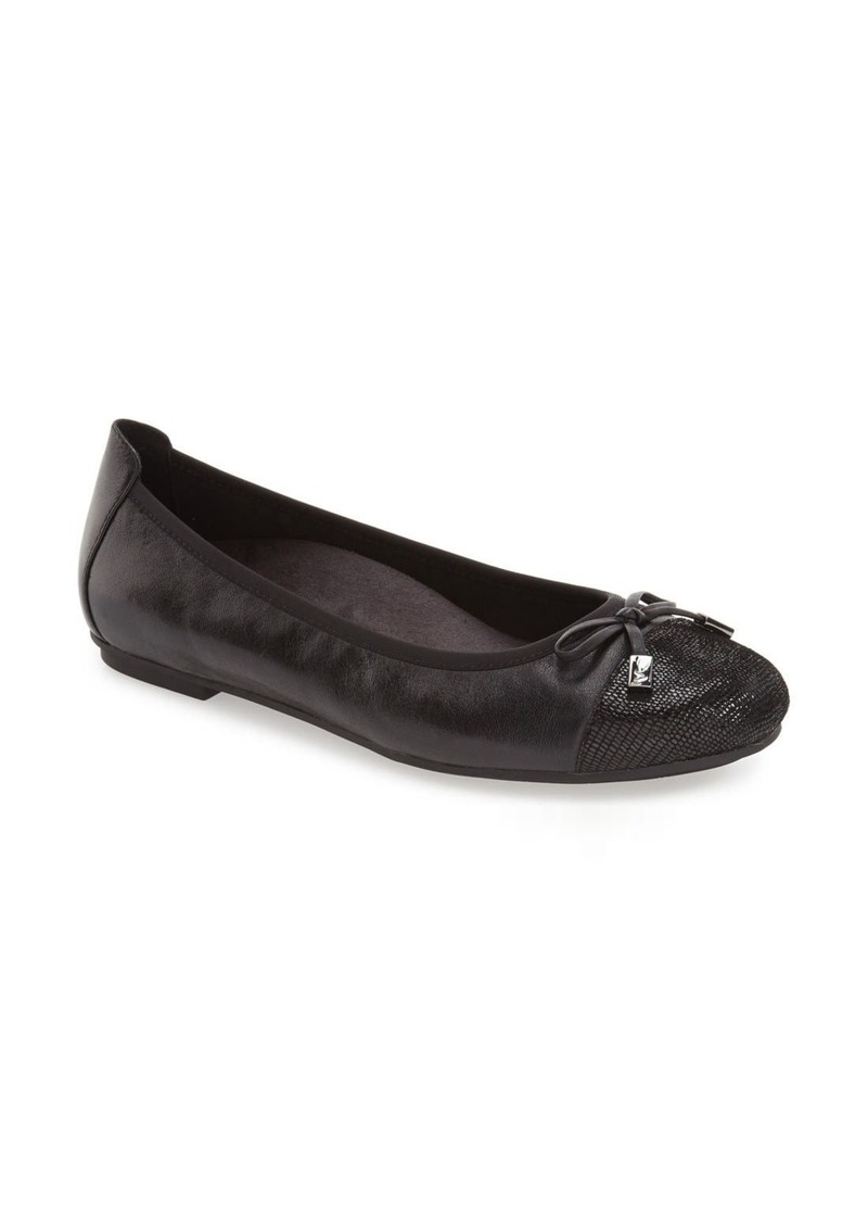 Vionic 'Minna' Leather Flat in Black Leather at Nordstrom Rack