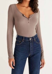 Z Supply Cait Henley Rib Top In Earth