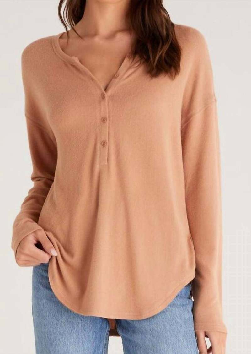 Z Supply Kaia Marled Henley Top In Saddle