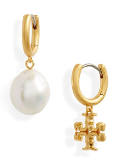 Tory Burch Eleanor Mismatched Freshwater Pearl Drop Huggie Hoop Earrings in Tory Gold /Ivory Pearl at Nordstrom